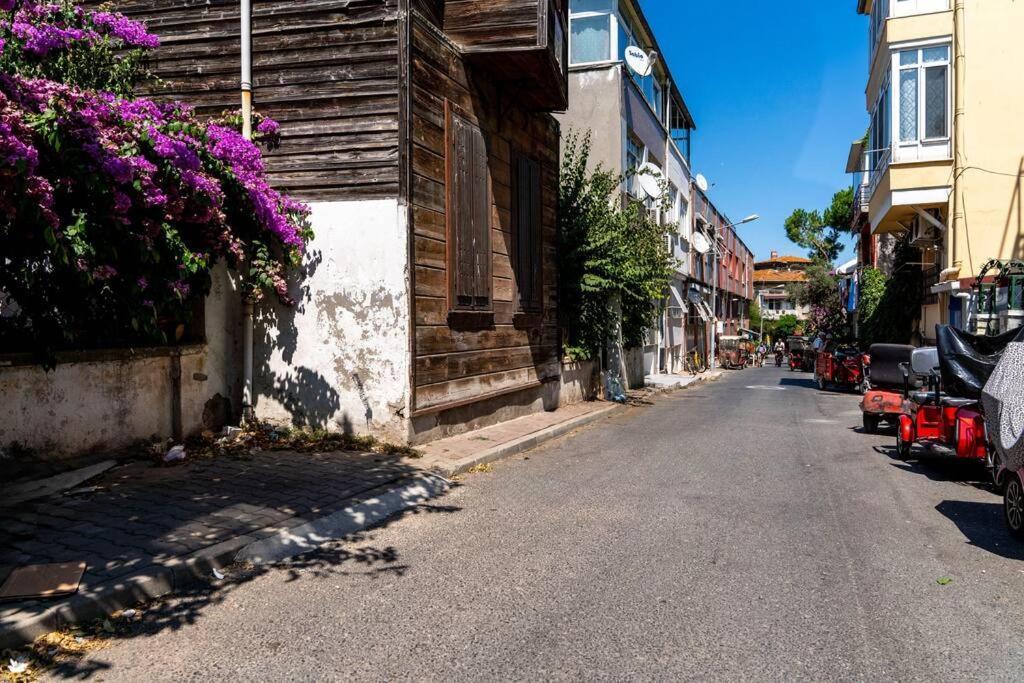 Appartamento Modern And Designed 2Br W Garden Adalar Esterno foto